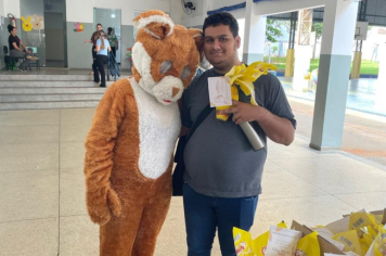 Foto - Prefeitura de Taiúva celebra a Páscoa com entrega de ovos de chocolate na rede municipal de ensino