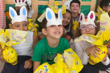 Foto - Prefeitura de Taiúva celebra a Páscoa com entrega de ovos de chocolate na rede municipal de ensino