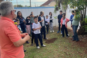 Foto - Prefeitura de Taiúva celebra o Dia Mundial do Meio Ambiente com plantio de árvores nas escolas