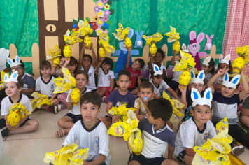 Foto - Prefeitura de Taiúva celebra a Páscoa com entrega de ovos de chocolate na rede municipal de ensino