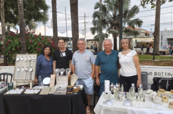 Foto - Feira de Artesanato movimenta a Praça 9 de Julho e valoriza talentos locais