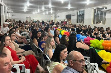 Foto - Formatura do 5º Ano marca encerramento do ano letivo na rede municipal de Taiúva