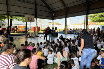 Foto - Um dia de muita alegria marca o encerramento da Semana das Crianças em Taiúva 