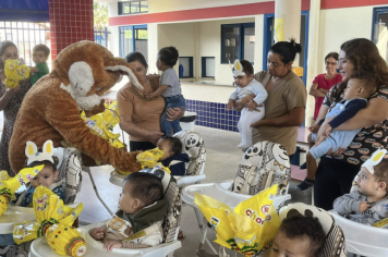 Foto - Prefeitura de Taiúva celebra a Páscoa com entrega de ovos de chocolate na rede municipal de ensino