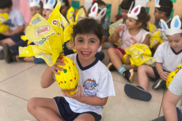 Foto - Prefeitura de Taiúva celebra a Páscoa com entrega de ovos de chocolate na rede municipal de ensino