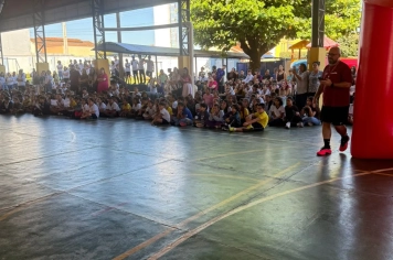 Foto - Caravana do Esporte reúne alunos e comunidade em Taiúva no Dia do Desafio 2026