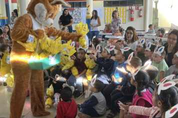 Foto - Prefeitura de Taiúva celebra a Páscoa com entrega de ovos de chocolate na rede municipal de ensino
