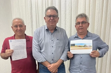 Prefeito Mauro Vicente Bersi recebe assessor de deputado federal em reunião no Gabinete