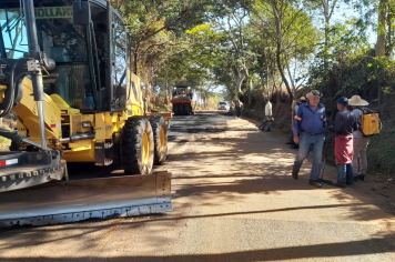 Prefeitura de Taiúva realiza melhorias nas estradas municipais com operação de recapeamento e tapa-buracos