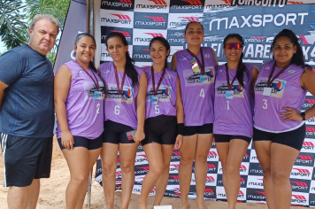 Taiúva no pódio do vôlei de areia