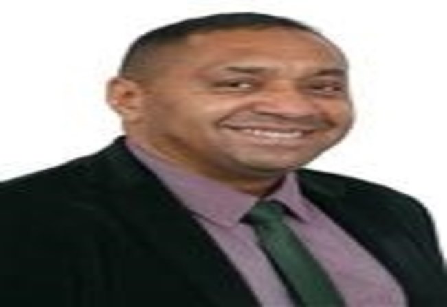 Taiúva- deputado federal tiririca coloca verba no oramento!