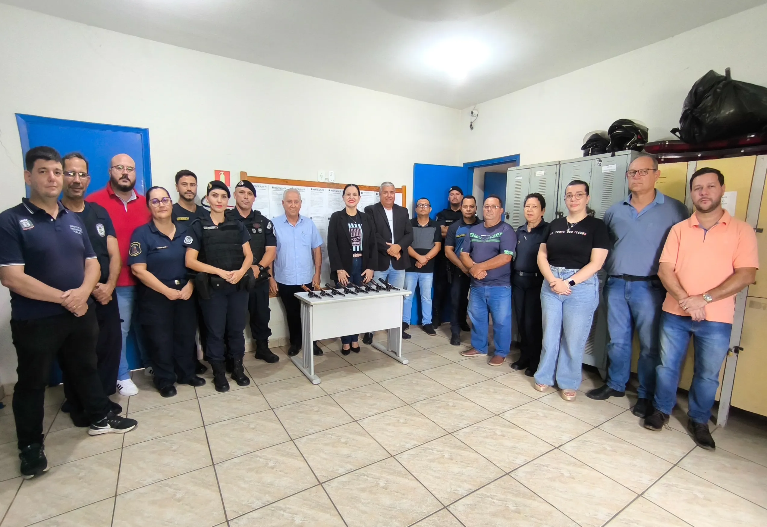 Guarda Civil de Monte Alto entrega nove armas calibre .38 ao município de Taiúva