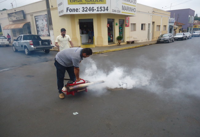 Taiúva - realiza nebulizao em rede de esgoto!