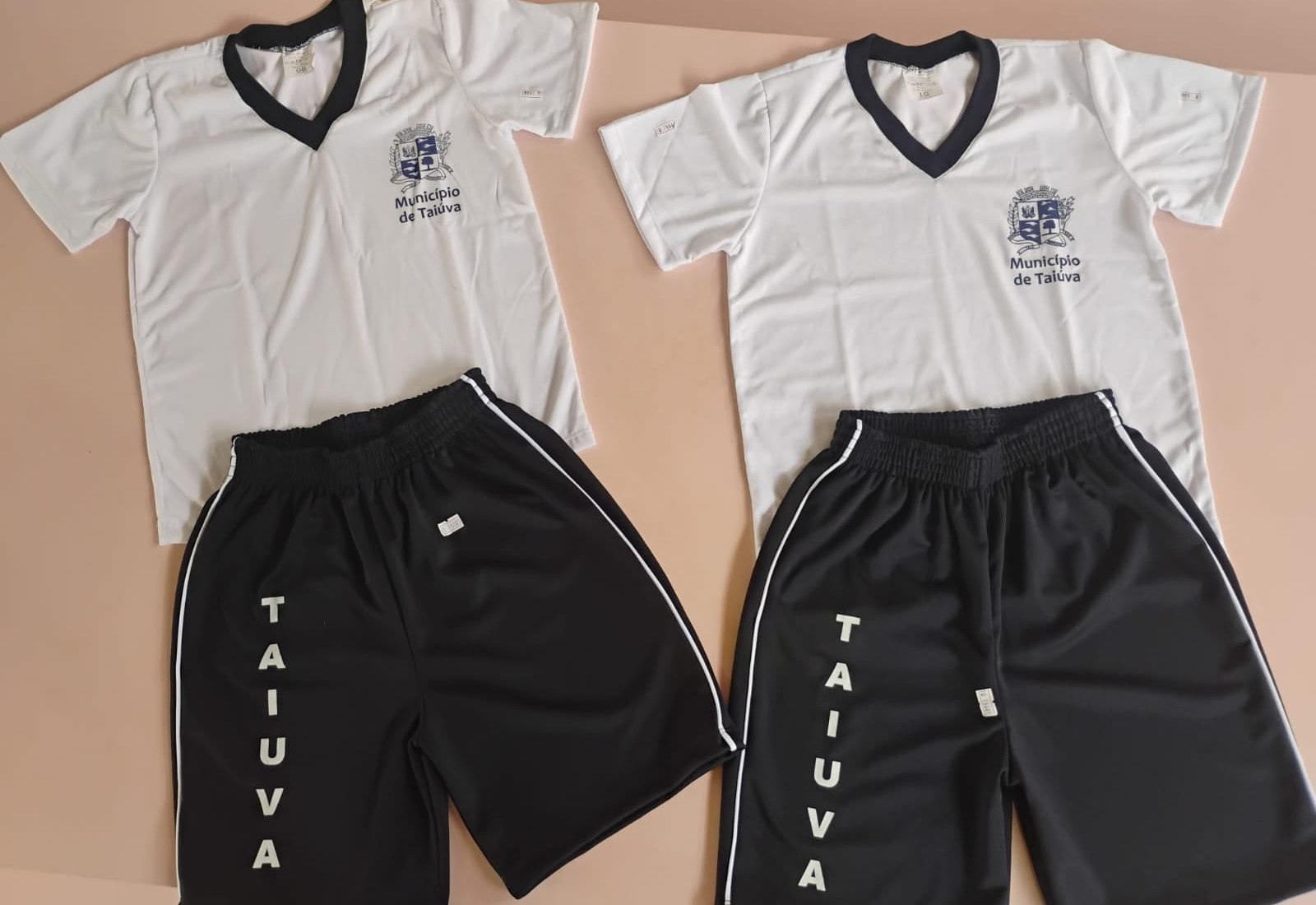 Volta às aulas com uniformes novinhos em Taiúva!