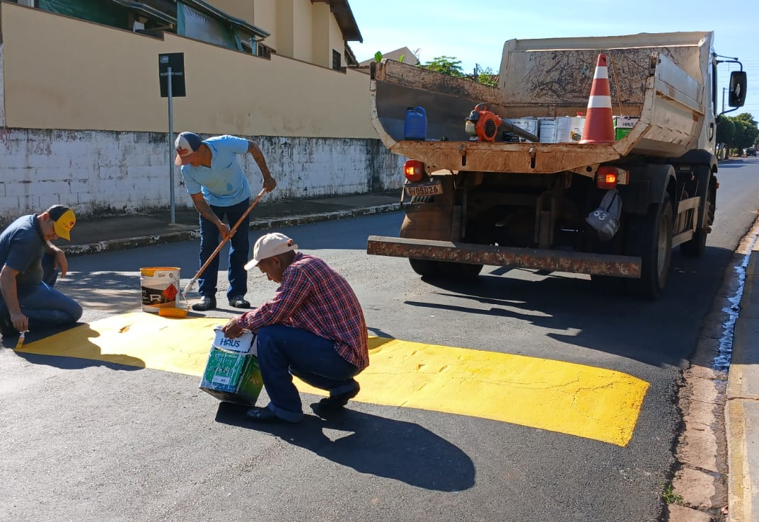 Prefeitura de Taiúva realiza pintura de lombadas e sinalizações com recursos próprios