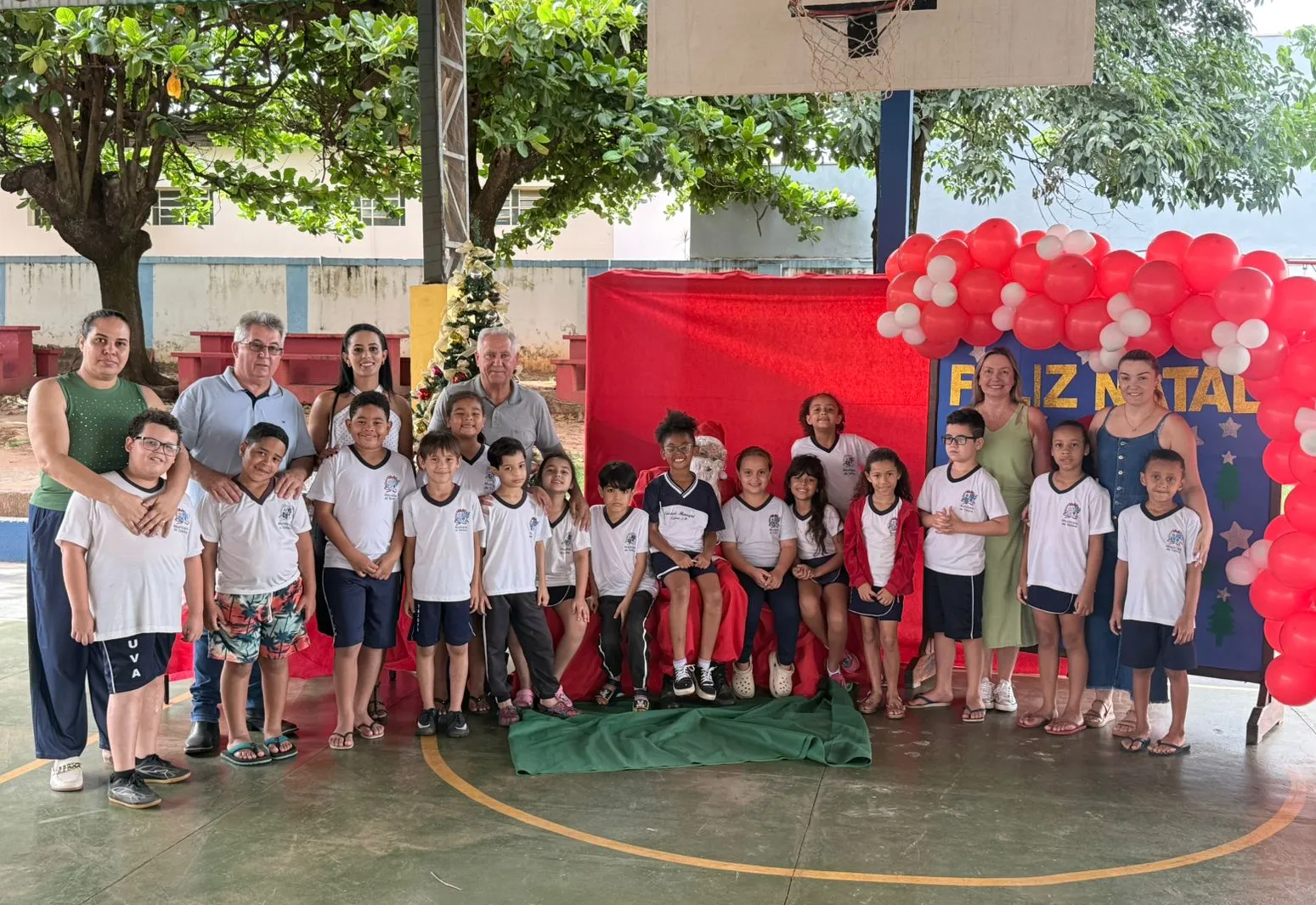 Visita especial do Papai Noel encanta alunos da EMEB Maria Aparecida Pedrinho Furlan 