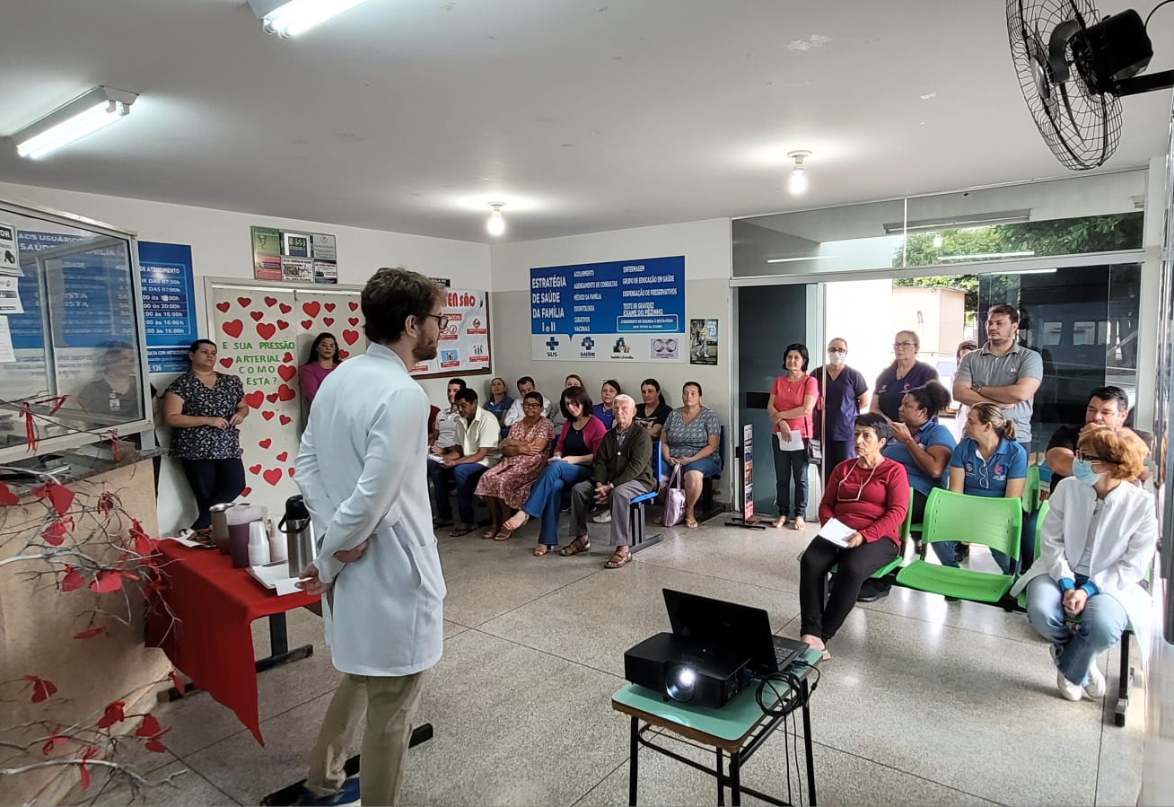 Palestra sobre Hipertensão marca ações do Abril Vermelho na UBS de Taiúva
