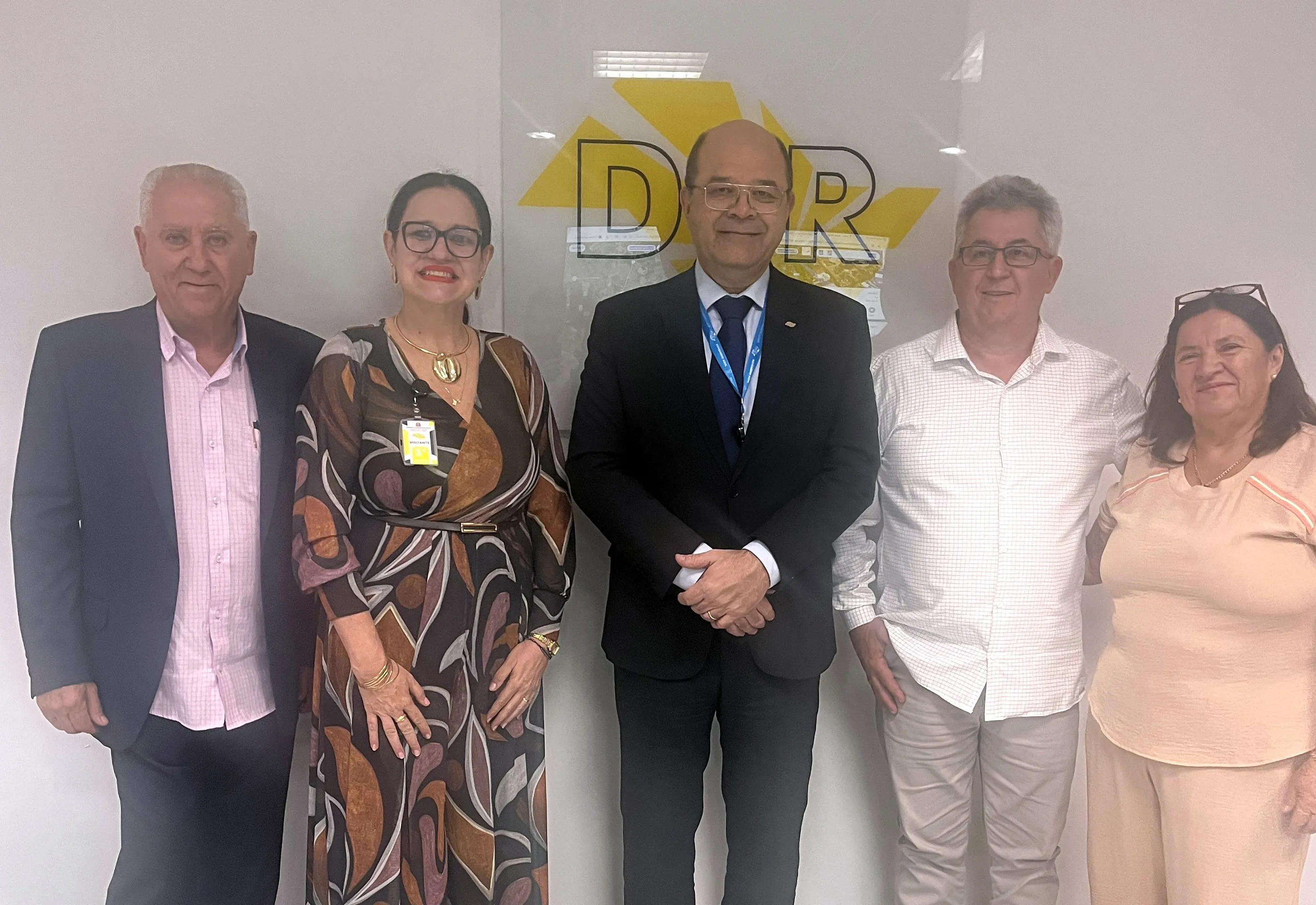 Prefeito Mauro Bersi e secretário Francisco Berci participam de reunião no DER sobre pavimentação entre Taiúva e Monte Alto